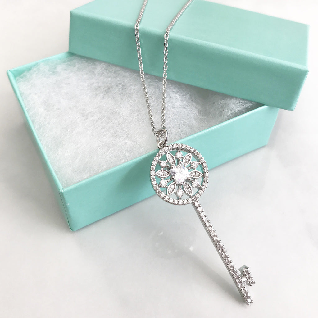 Flower key long necklace