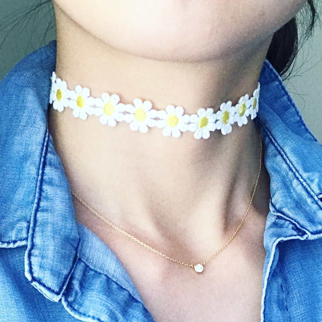 Daisy flower choker necklace