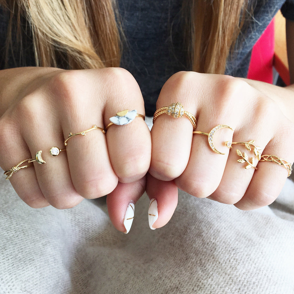 Mini moon stone ring