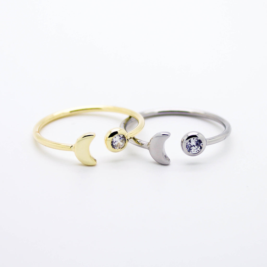 Mini moon stone ring