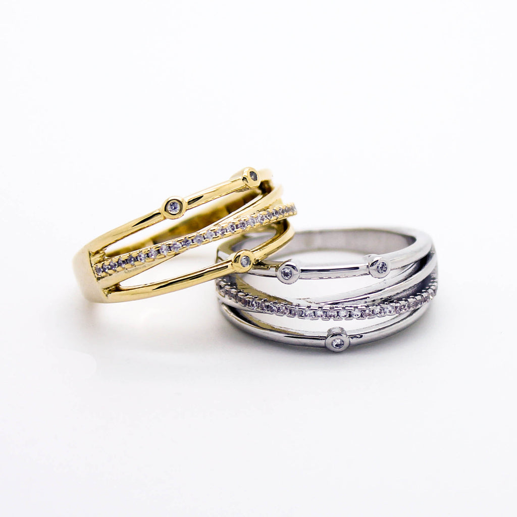 Multi line stone ring