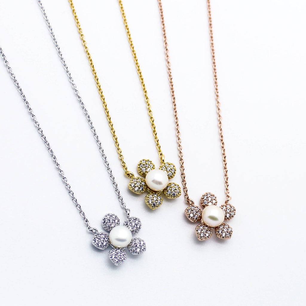 Daisy pearl stone necklace