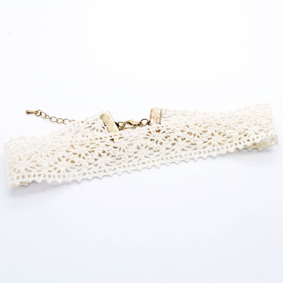 Lacey pattern choker necklace