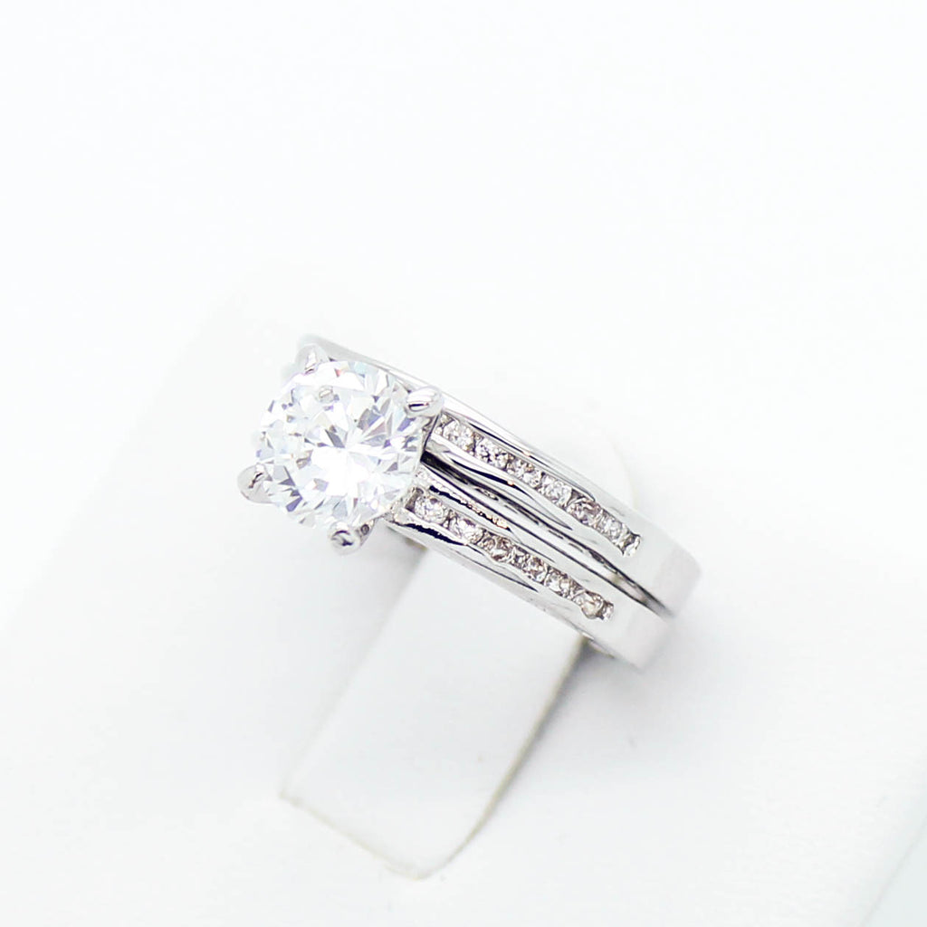 Classic solitaire rings set