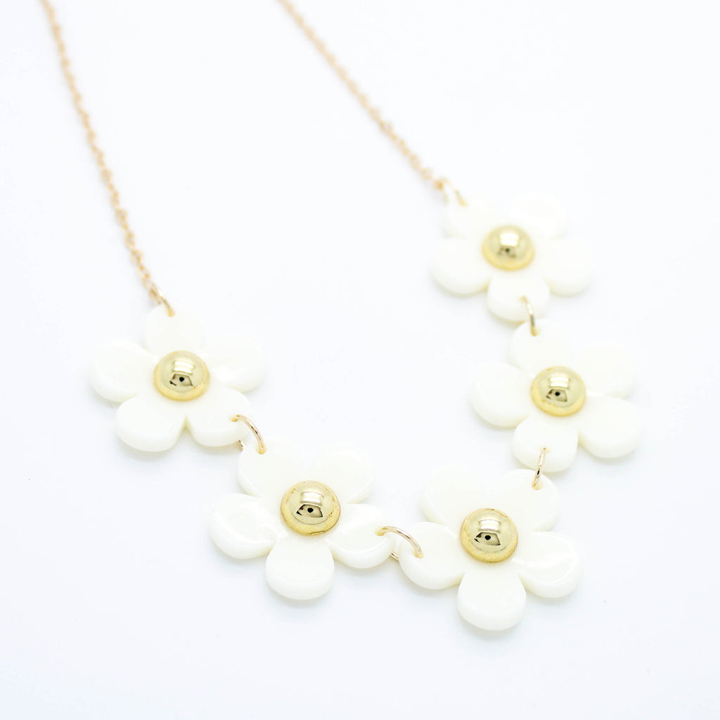 Daisy flower necklace