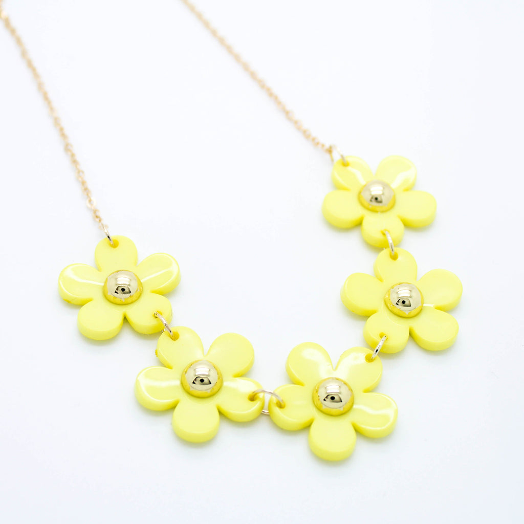 Daisy flower necklace