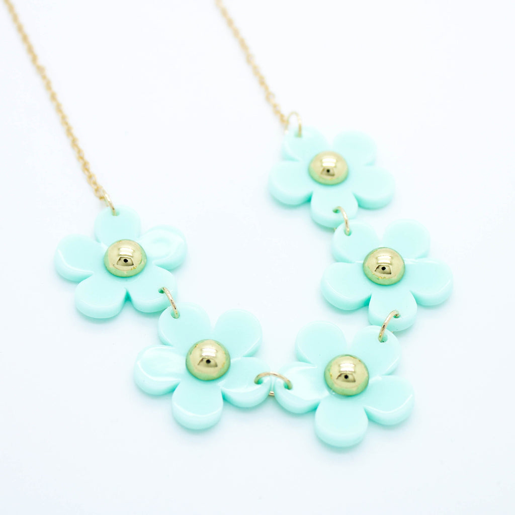Daisy flower necklace