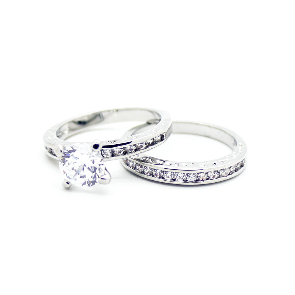 Classic solitaire rings set