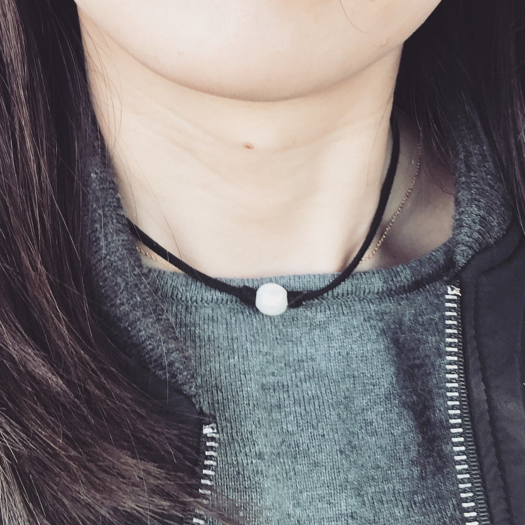 White pearl choker