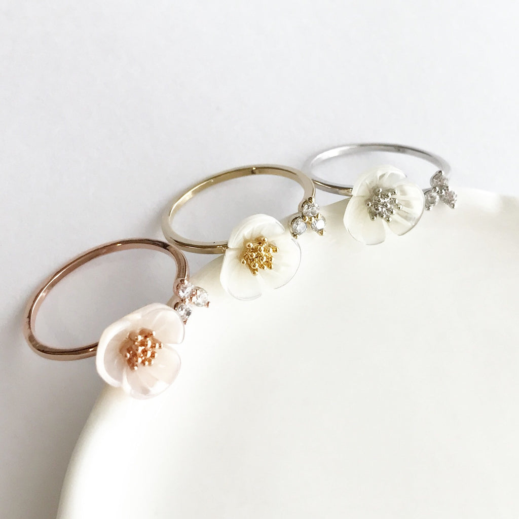 Delicate petals ring